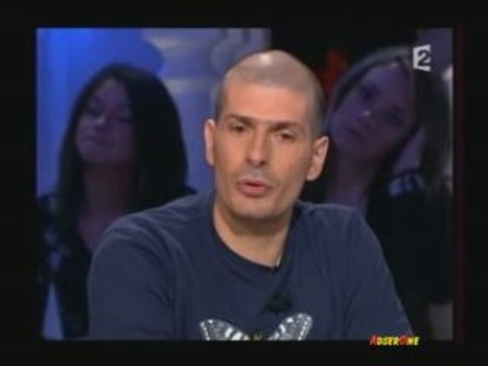 ZEMMOUR face a AKHENATON (mec de la rue )