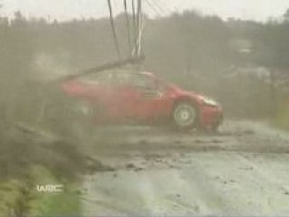 Rally Ireland 09 ss6 Crash Atkinson