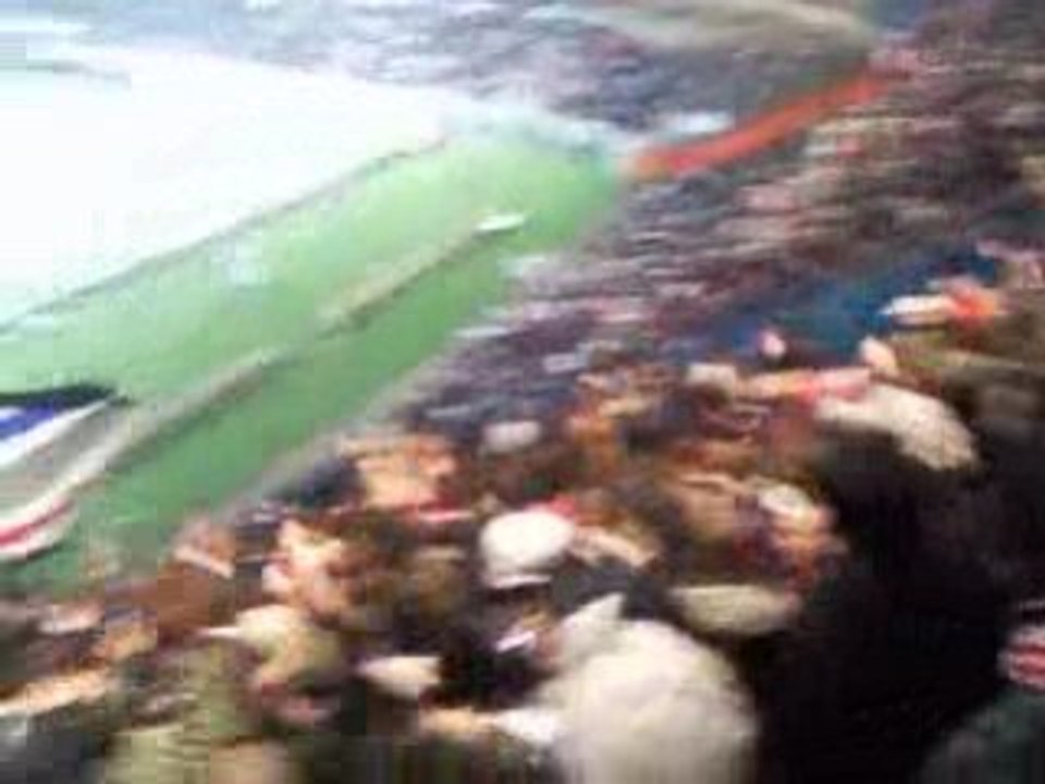 PSG CAEN ECHANGE ENTRE TRIBUNE G ET AUTEUIL
