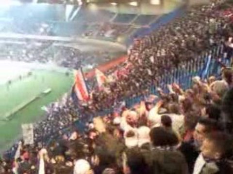 PSG CAEN ECHANGE ENTRE AUTEUIL ET LA TRIBUNE G