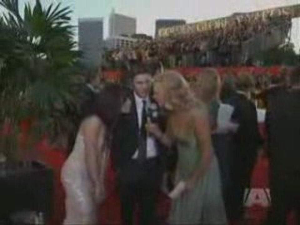 Zanessa Golden Globes 2009 Interview