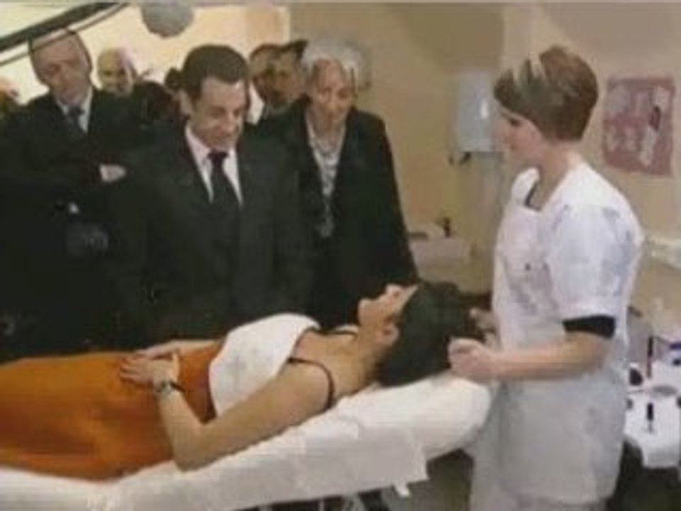 "SARKO vs Une étudiante" refuse de saluer Nicolas Sarkozy