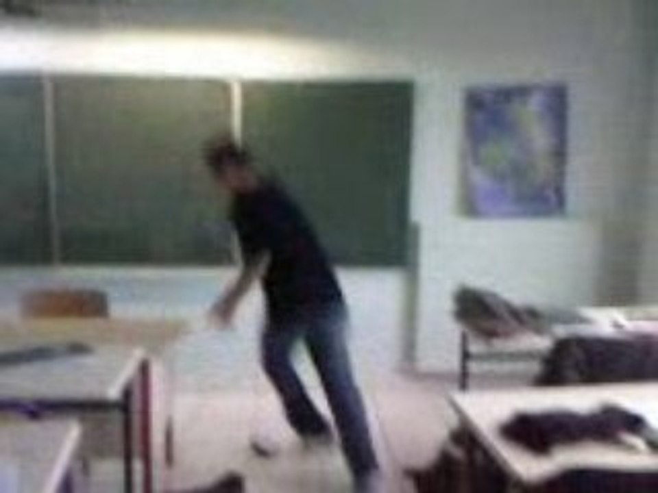 Me qui saute le bureau