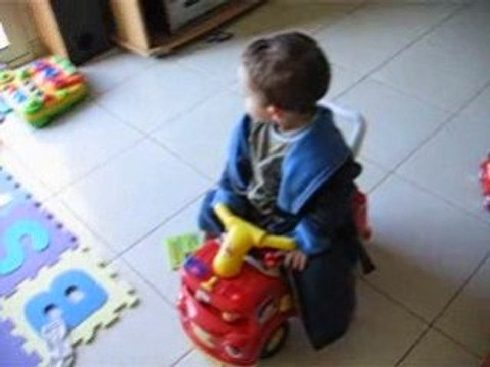 noa et le cadeau empoisonné de mamie cecile (lol)