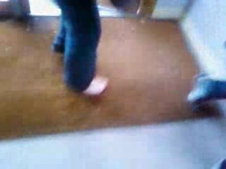 pieds nus dans la neige