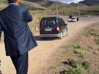 Erzurum-yukarı-cikan-arabalar