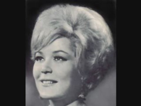 Nesrin SİPAHİ - Dönsende Artık Sevemem Seni