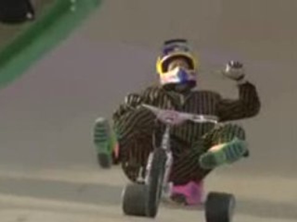 Travis Pastrana - Backflip tricycle