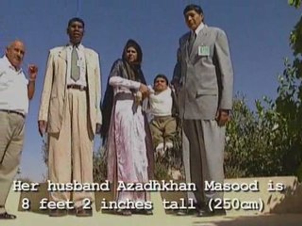 World's Tallest Couple Meet Smallest Man