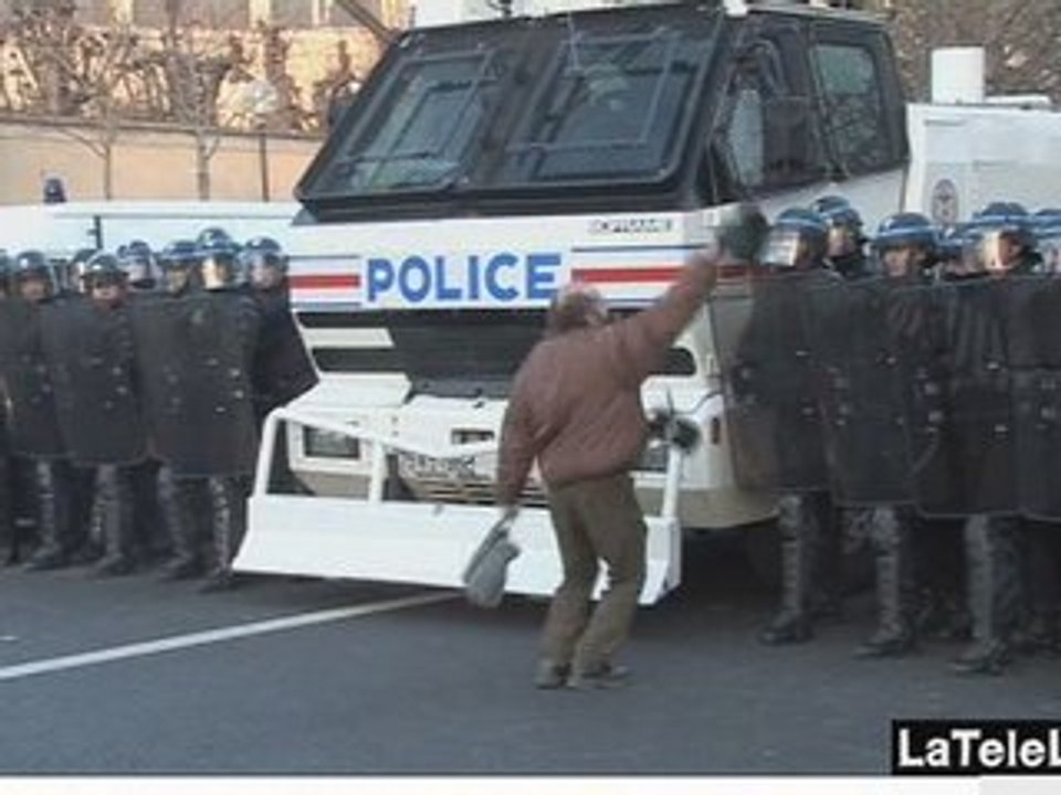 LES TERRORISTES DANS LA RUE