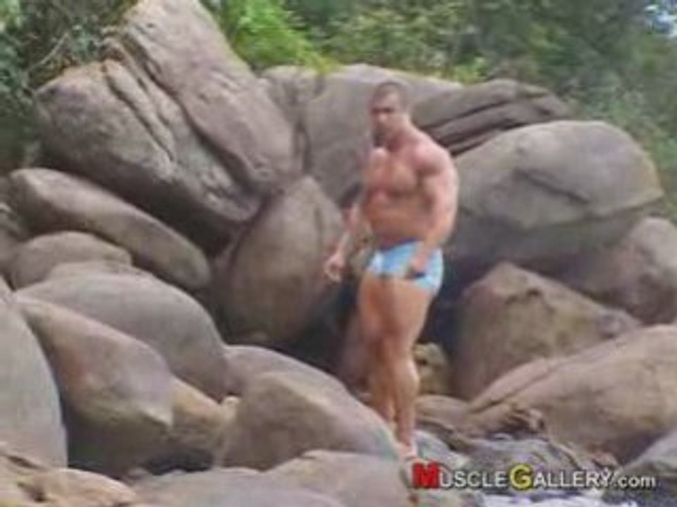 Eduardo_22_Large