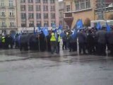 Demonstracja służb mundurowych na krakowskim Rynku