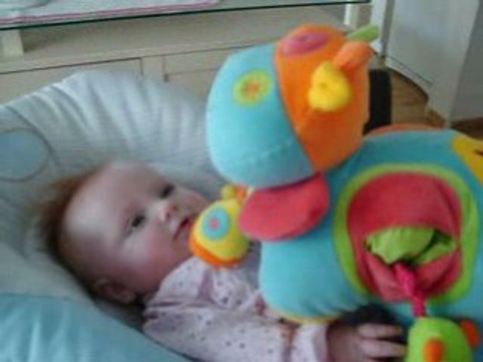 Manon et sa vache d'éveil