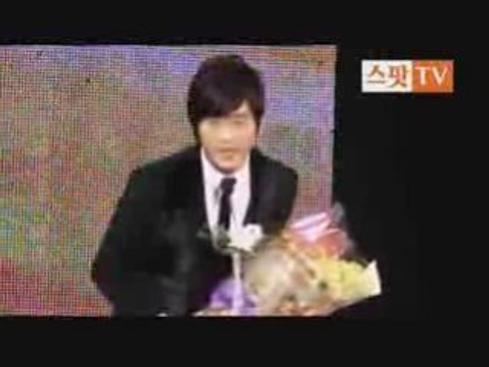 Asia Fashion Award Ceremony - Joe Cheng receivi...