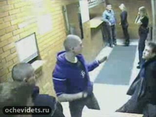 Вышибалы на работе. Или бандиты в баре.