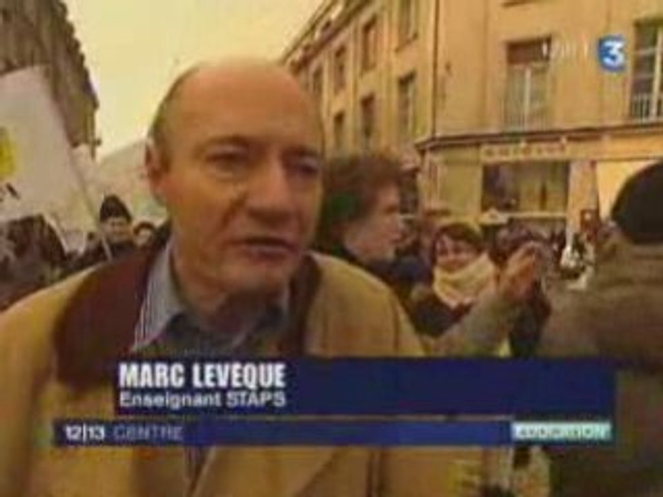 France 3 Centre - Manifestation contre la loi Pécresse