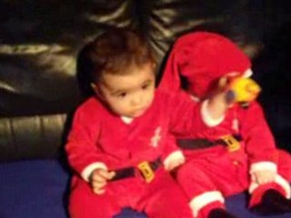 Noel 2008  Ugo et Calvin en pere noel