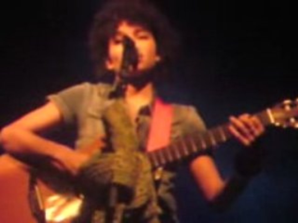 Nneka nantes come whit me