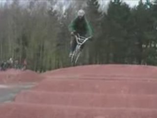 Clip  bmx avec le pol