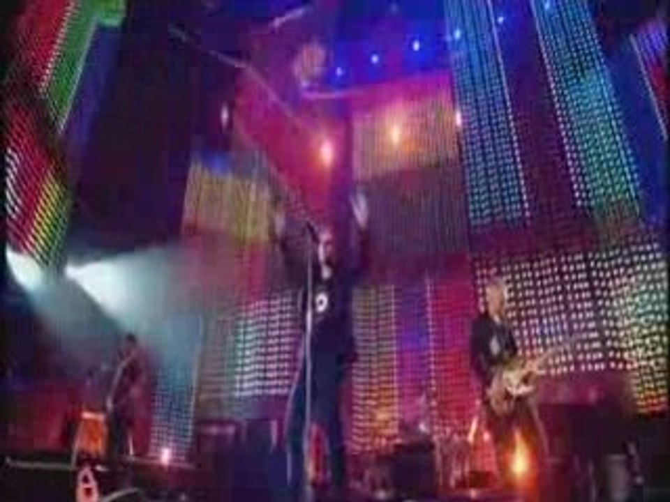 U2-Where the streets have no name(Vertigo.Live.Chicago.05)