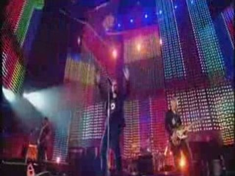 U2-Where the streets have no name(Vertigo.Live.Chicago.05)