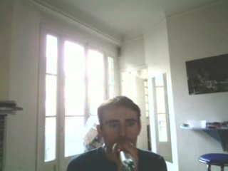 Wiwi égratigne "Ne me ne me demande pas"