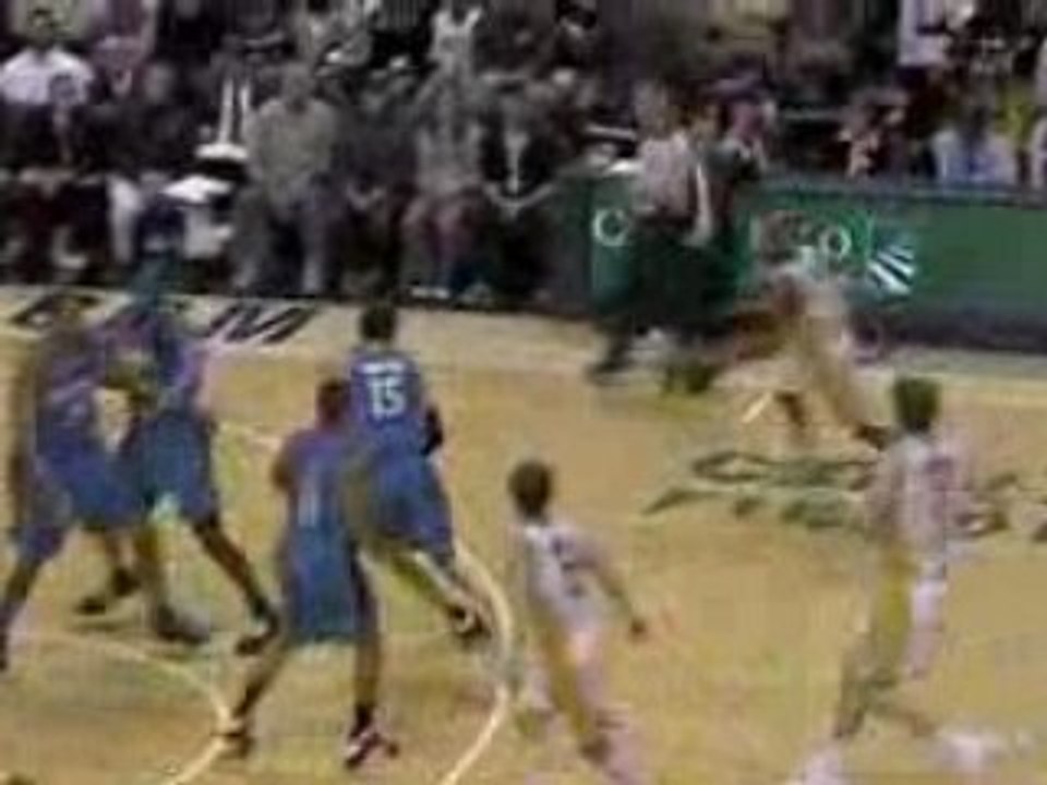 NBA Courtney Lee gets in the passing lane for the steal and