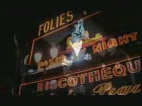 Famille haussmann lunettes noires et nuits blanches