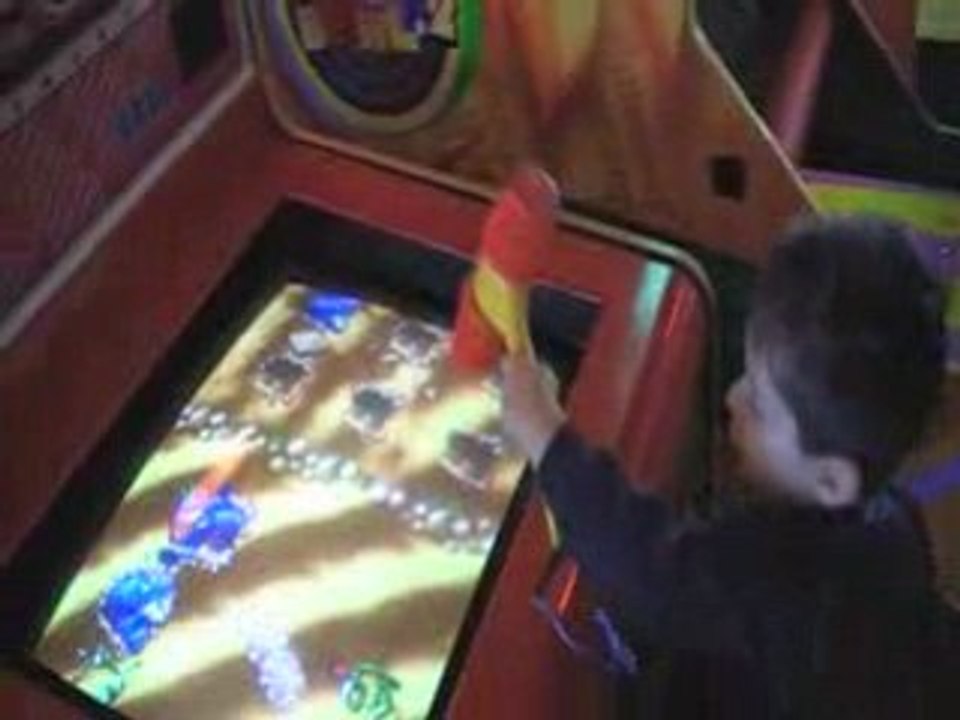 hugo joue au jeu vidéo