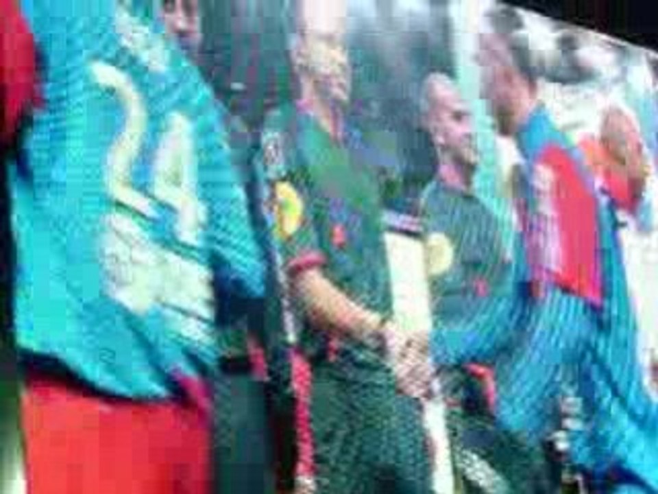 Axel entre sur le stade geoffroi guichard