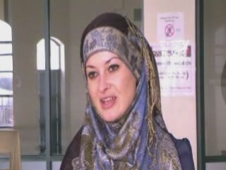 Nicole Queen Converts after seeing Youtube videos on Islam