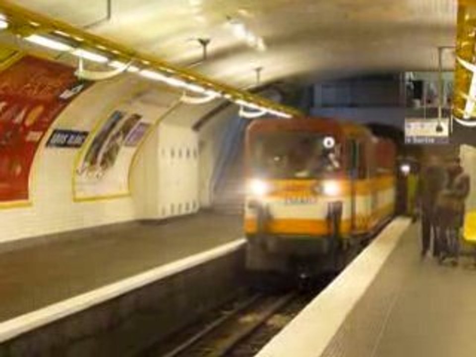 Passage du TMA N°07 avec le TME N°26 à Louis-Blanc