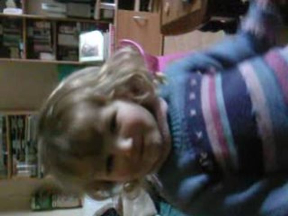 anna qui danse et qui chante