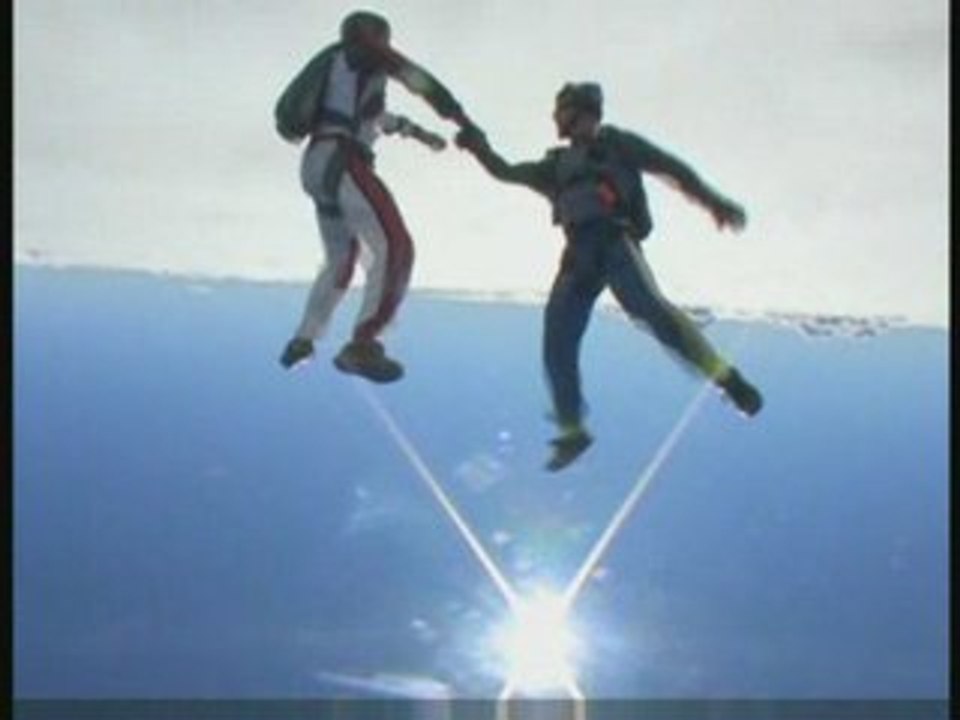 SPACECRAFT parachutisme