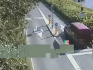 When cars and bollards collide: Drivers get owned