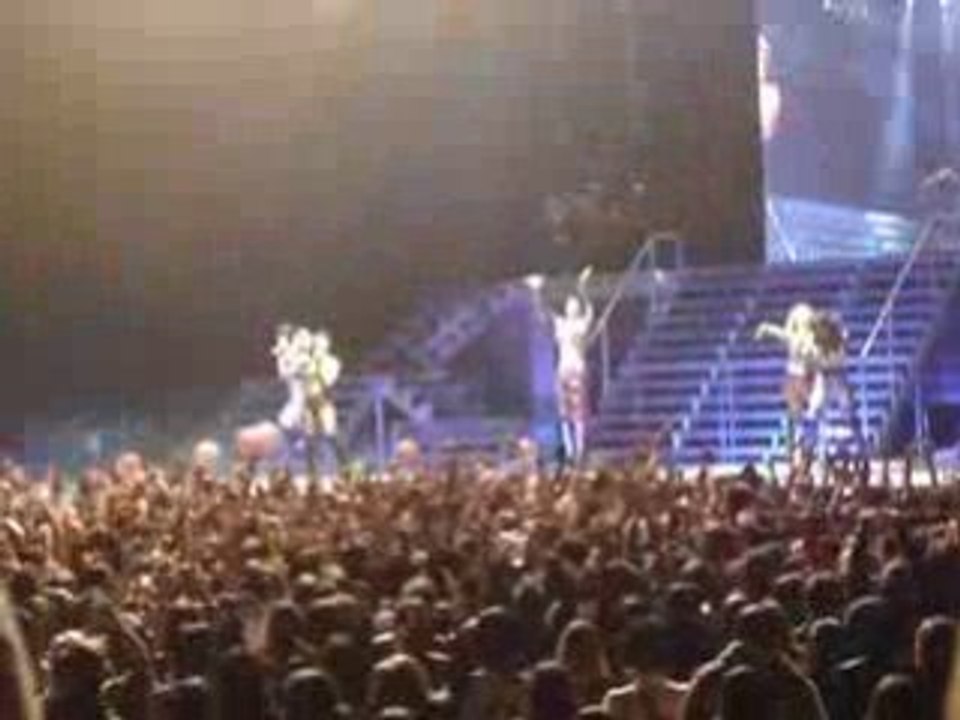 PCD I don't need a man 2 Paris Live