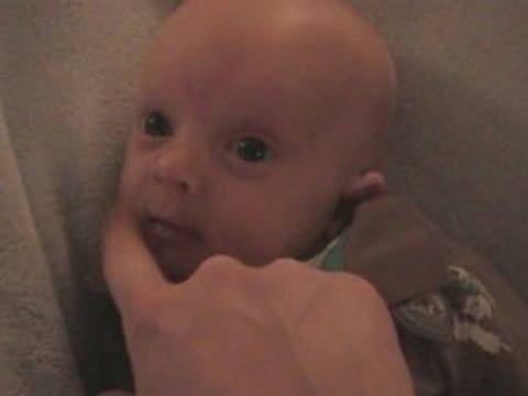 Les premiers sourires d'Evan