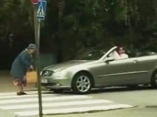 Yaşlılarla alay etme, uğraşma ( Komedi )