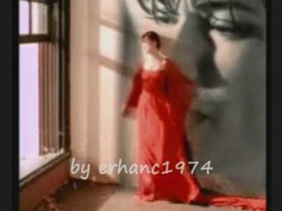 Emel Müftüoglu-HOSGELDIN HÜZÜN video klip NOSTALJI