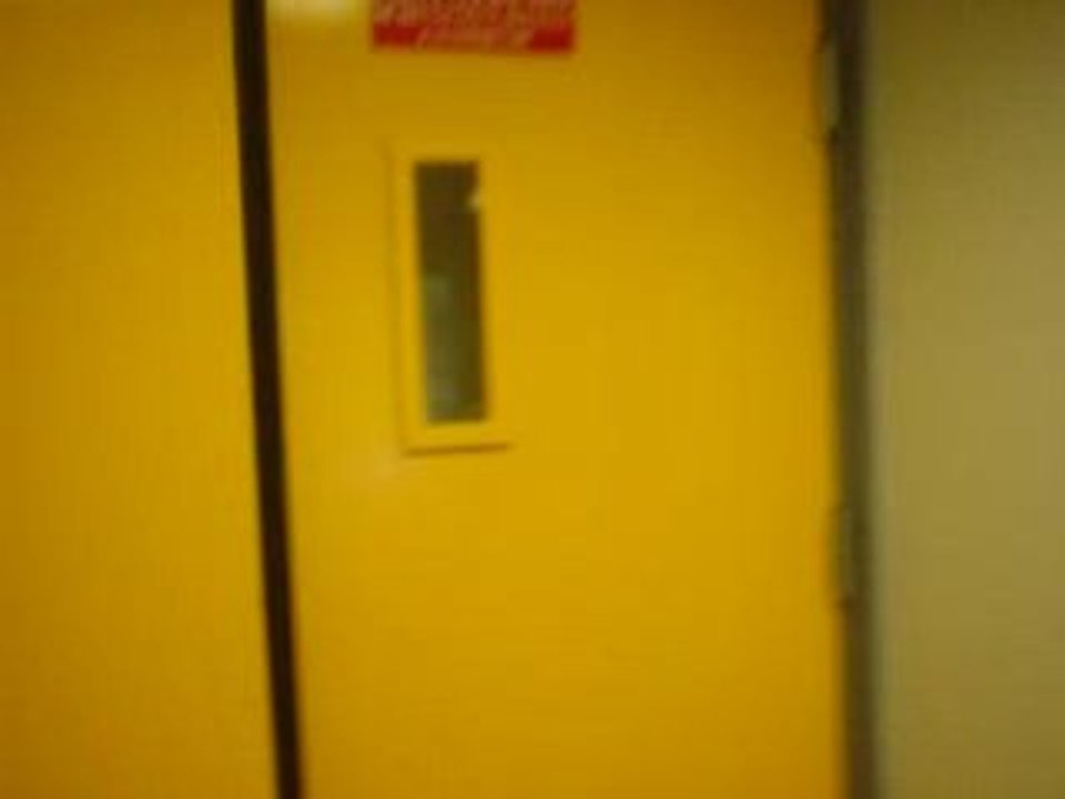 Aïe la porte !