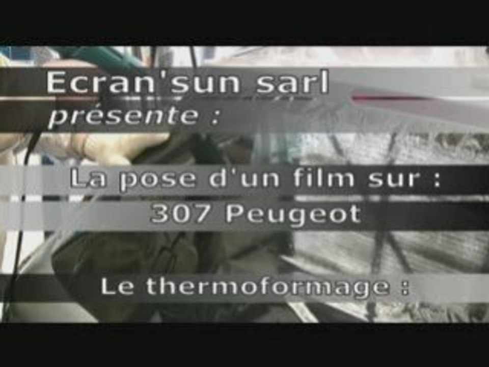 Thermoformage d'un film teinté sur lunette d'une Peugeot 307