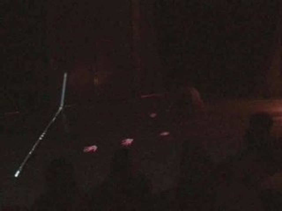 Quelques gouttes de pluie bavardent en riant... _teaser