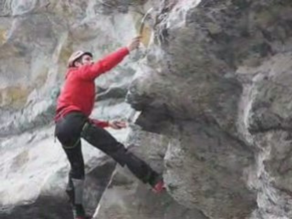 Dry Tooling à la grotte de La Diau