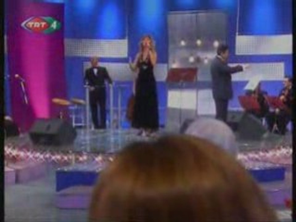 Elif Güresçi  Beni sana baglayan gözlerinin rengidir