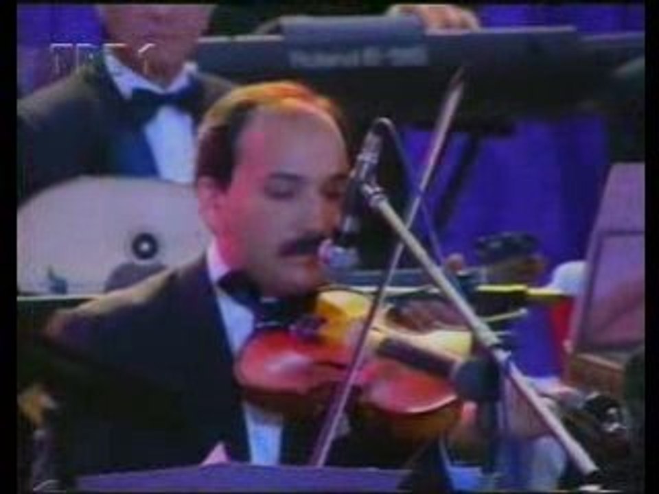 Elif Güresçi  Elllerimi tutup yalanlar saydin (Falci)