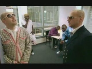 Omar et Fred nous présentent le Dvd du SAV saisons 3