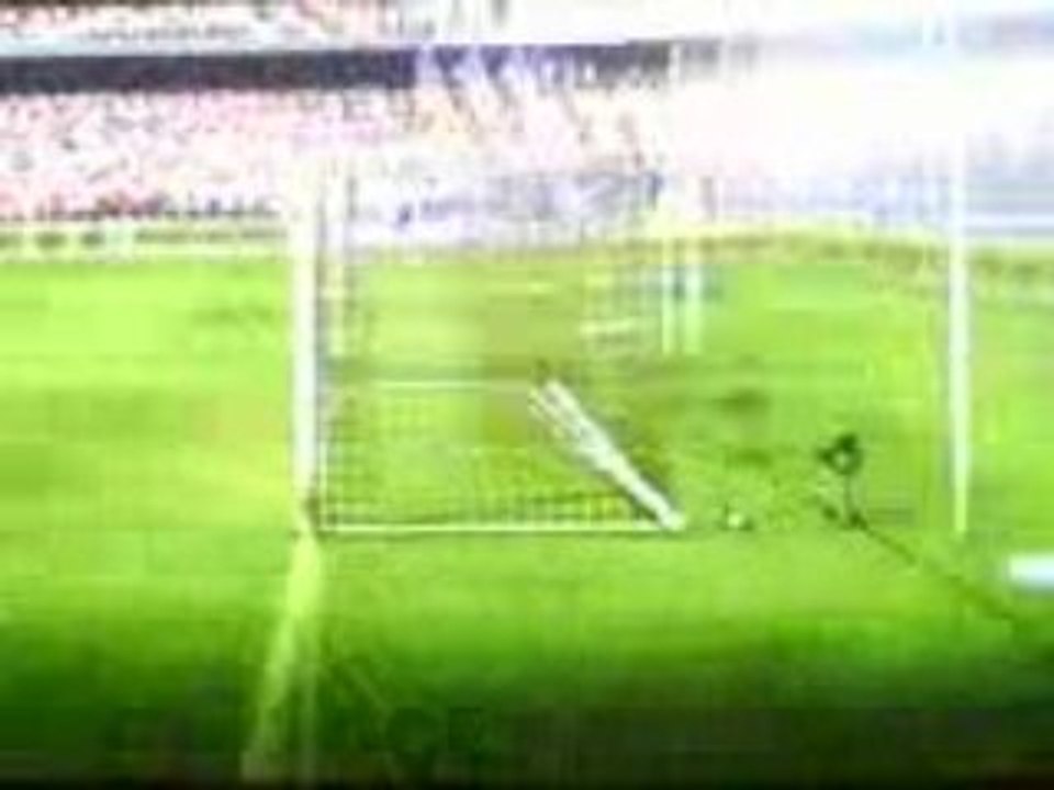 Ciseaux acrobatique en pleine lucarne