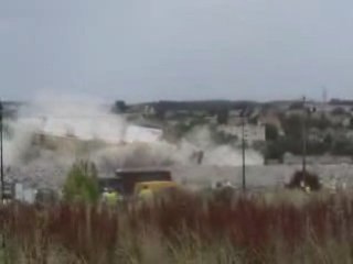 Dynamitage de la tour central des silos Cohesis.