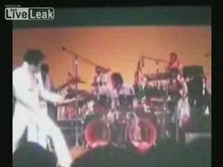 US Navy danse sur Elvis !!! show