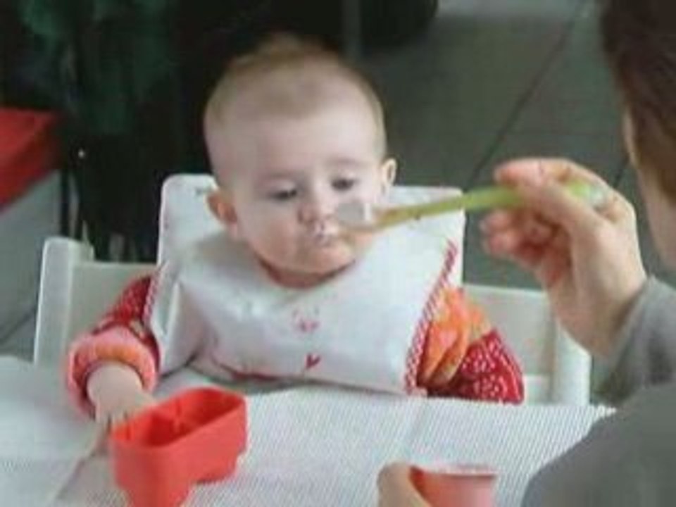 Petite Louise et son petit suissse